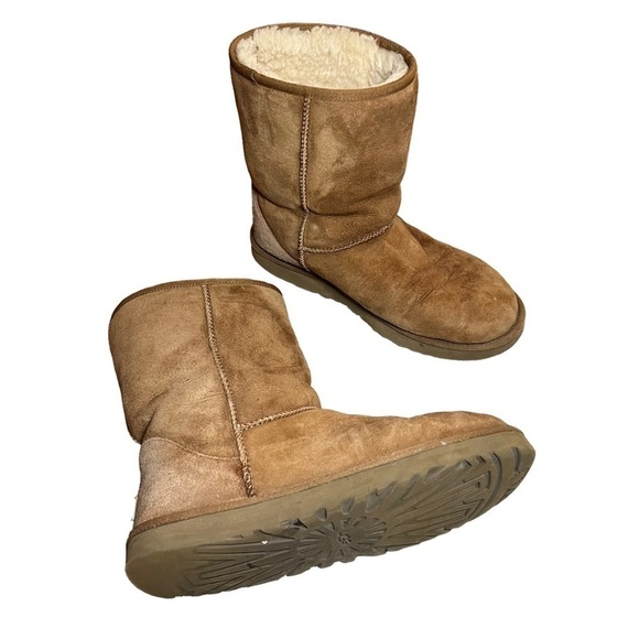 UGG Classic Short Boots Sz 10 - Picture 1 of 9